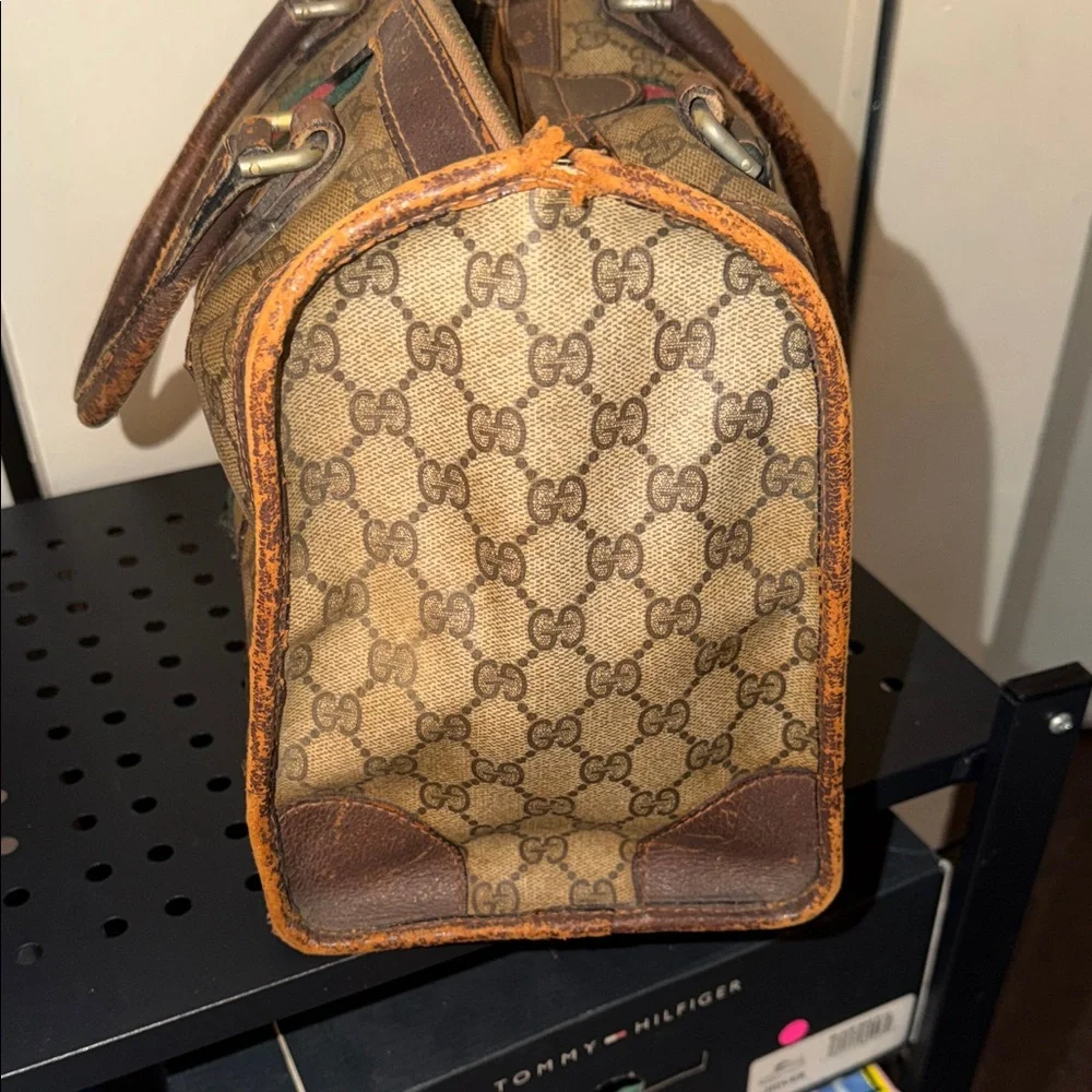 Gucci Brown and Green Signature Duffel Bag with authentic paperwork .